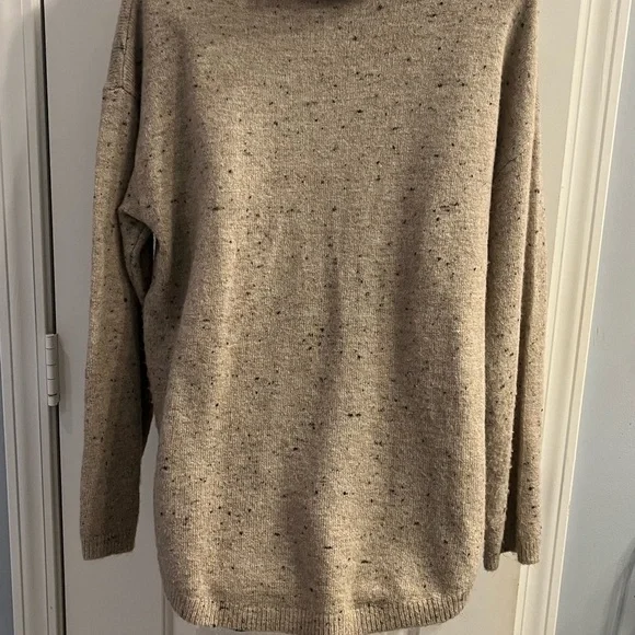 EUC! Cozy oatmeal Beige Cowl Neck Sweater with side buttons Size Large - Picture 4 of 14